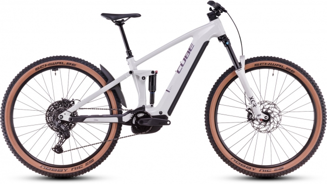 La batería es de 800 Wh. La batería es de 800 Wh.