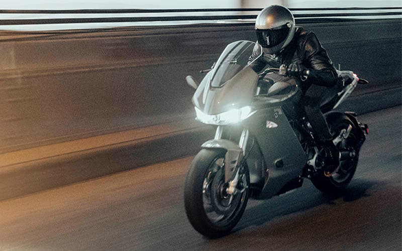  Nueva Zero SR/S, la primera moto carenada de Zero Motorcycles que se basa técnicamente en la SR/F 