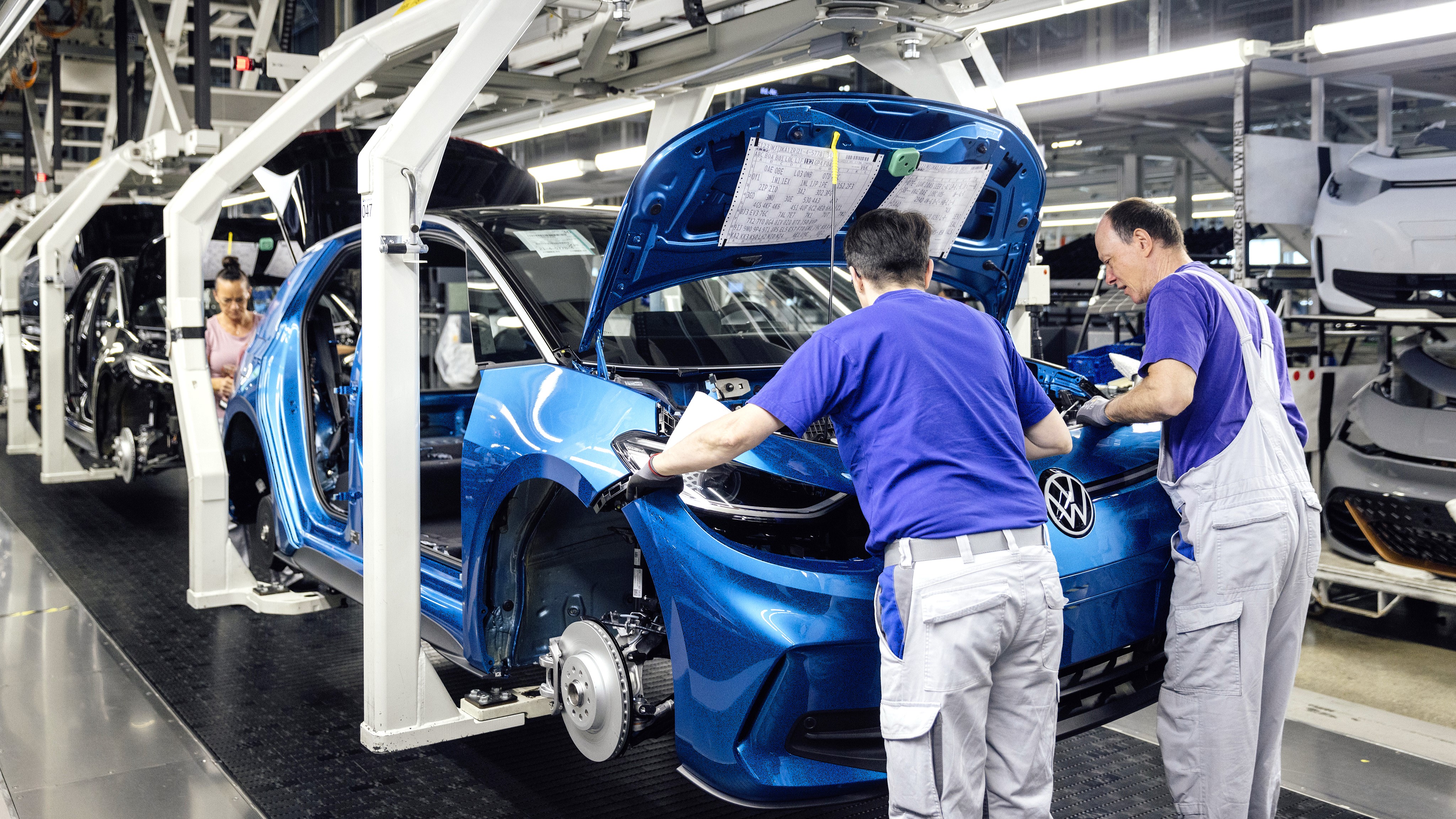 Proceso de ensamblaje de un Volkswagen ID.3 en la planta del Grupo en Zwickau, Alemania.