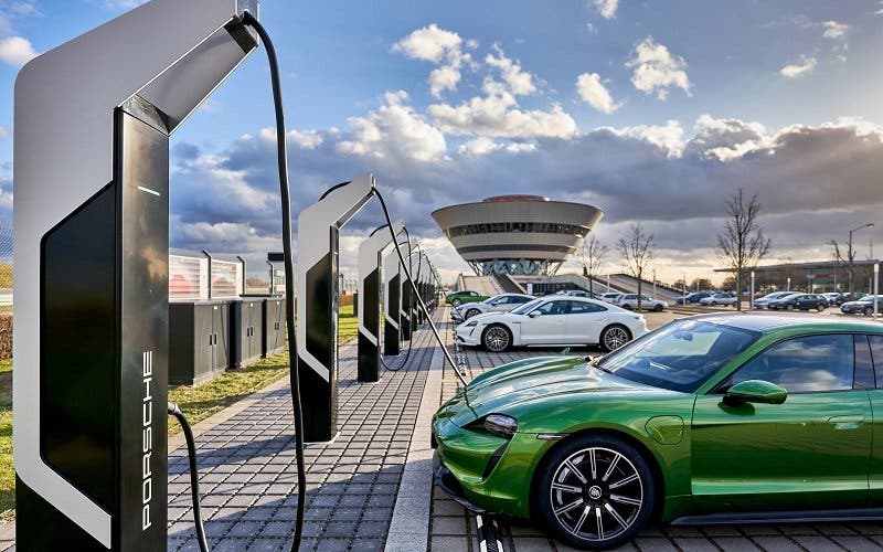  Porsche abre la estación de recarga rápida de coches eléctricos más potente de Europa 