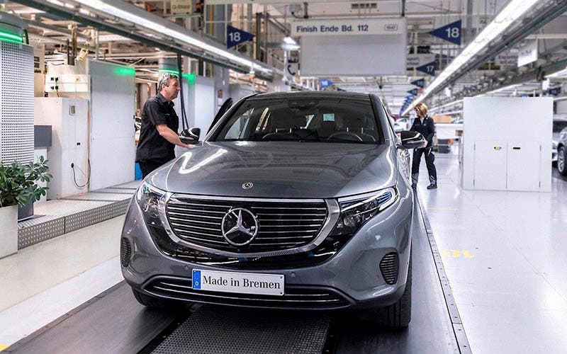  Línea de ensamblaje del Mercedes EQC en Bremen. 