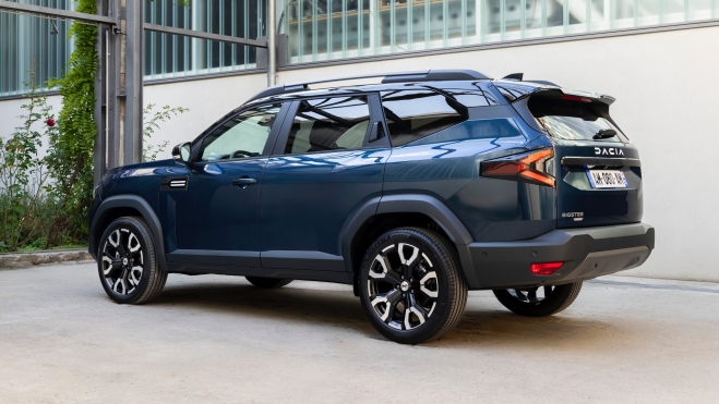 Dacia Bigster Hybrid 2025 Trasera Dacia Bigster Hybrid 2025 Trasera
