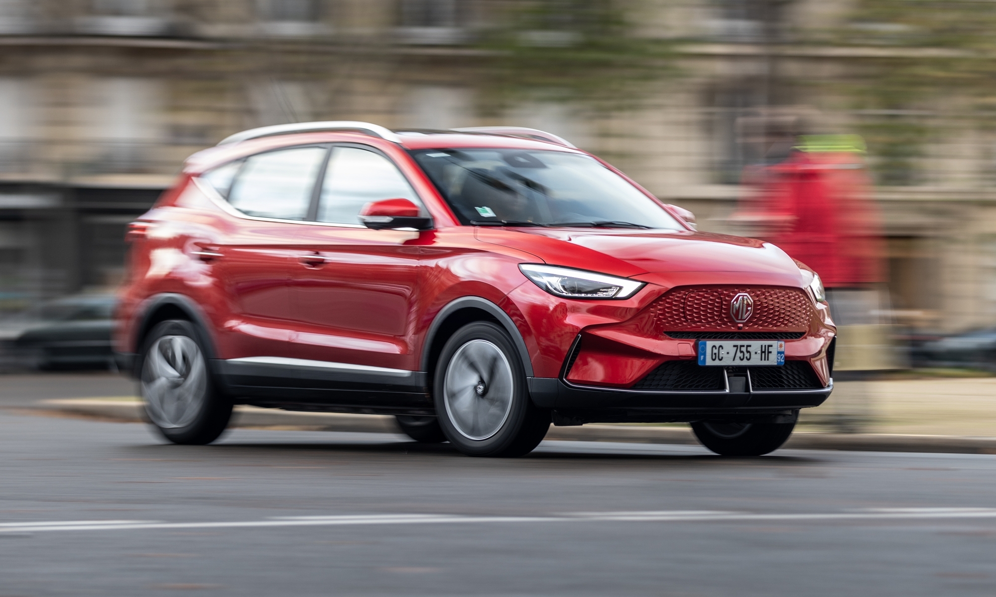La imagen del ZS EV nada tiene que ver con la del modelo híbrido o la del térmico.