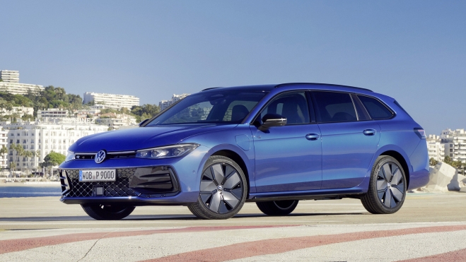 El Volkswagen Passat eHybrid ya está disponible en España. El Volkswagen Passat eHybrid ya está disponible en España.