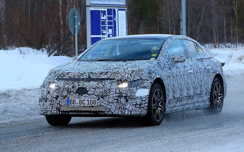  Primeras imágenes del Mercedes EQE, la berlina eléctrica que luchará contra el Tesla Model S 