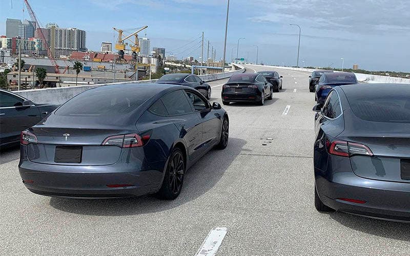  Grabación de una flota autónoma Tesla Model 3 en una autopista de Tampa, en Florida. Foto: Blain Johnston. 