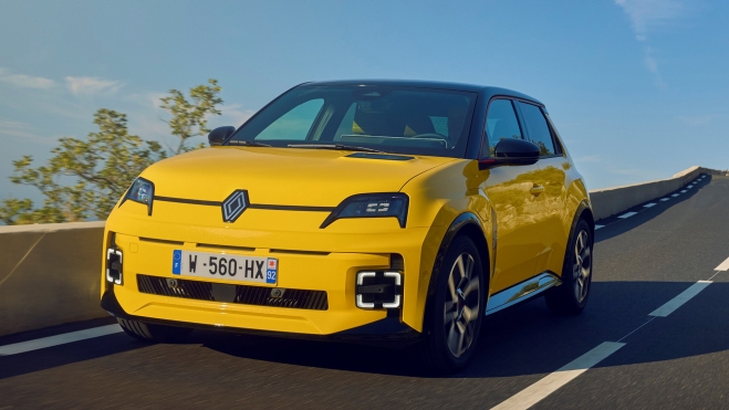 Renault pide ayudas a la compra de coches eléctricos en Reino Unido, además de unas políticas que remen más a favor de lo exigido. Renault pide ayudas a la compra de coches eléctricos en Reino Unido, además de unas políticas que remen más a favor de lo exigido.