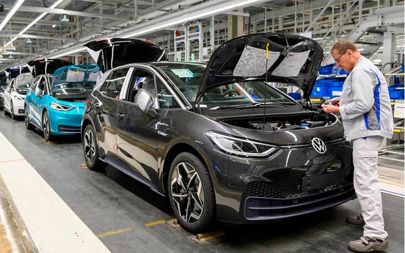  Linea de producción del Volkswagen ID.3 en Zwickau, donde se montarán a partir del año que viene las nuevas baterías. 