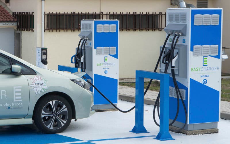  Plugsurfing y EasyCharger potenciarán la red de recarga de coches eléctricos en España. 