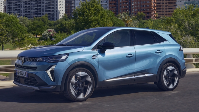 Perfectamente podría ser un coche similar al Renault Symbioz. Perfectamente podría ser un coche similar al Renault Symbioz.