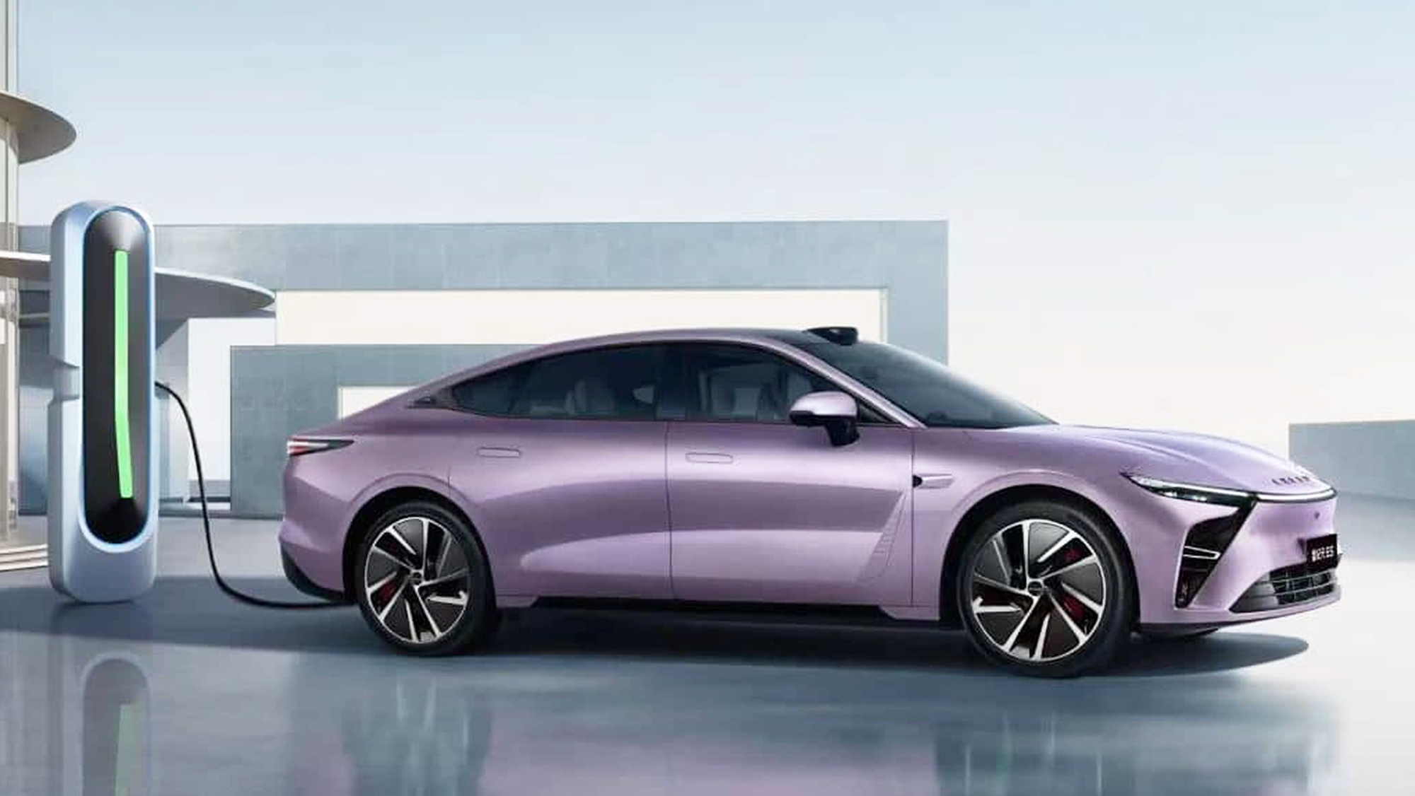 Con 1.650 kilómetros de autonomía, este particular coche eléctrico del socio de Ebro es tan barato como se esperaba