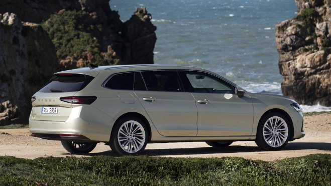 Skoda Superb PHEV 6 Skoda Superb PHEV 6