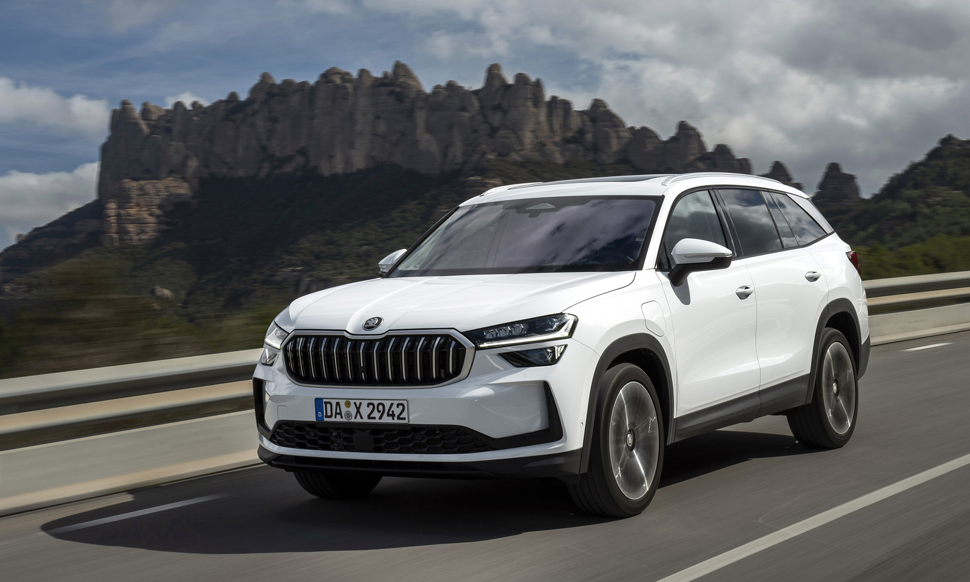 El Skoda Kodiaq PHEV ya está disponible para comprar en España.