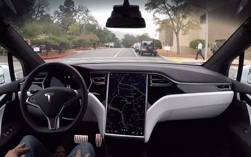  El Autopilot más avanzado de Tesla, capaz de reconocer semáforos, llegará en cuestión de semanas 
