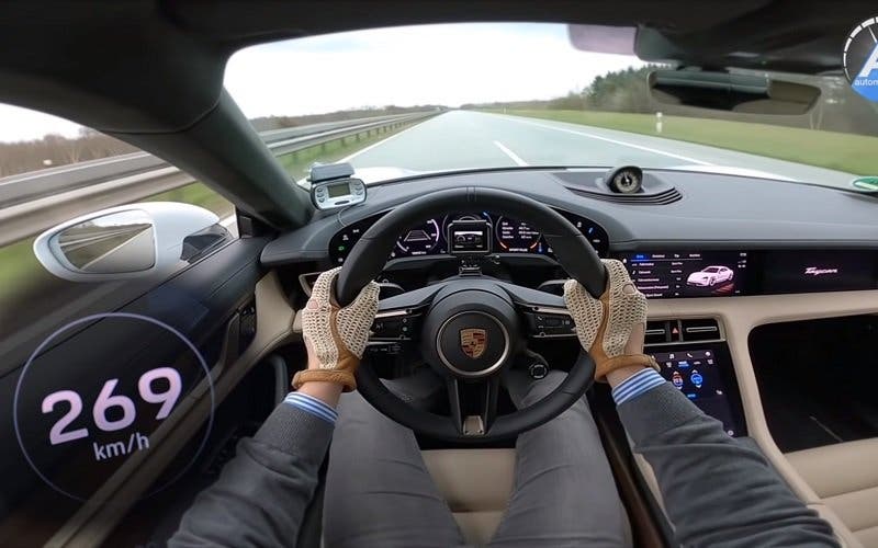  Vídeo: el Porsche Taycan Turbo S pisa la Autobahn y supera los 260 km/h 