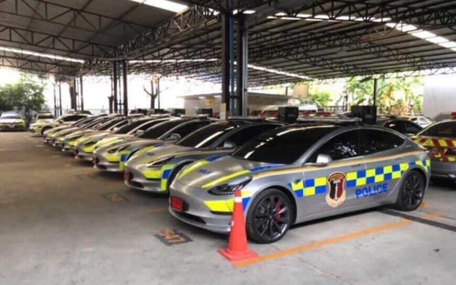  La policía nacional de Tailandia añade los Tesla Model 3 eléctricos a su flota 