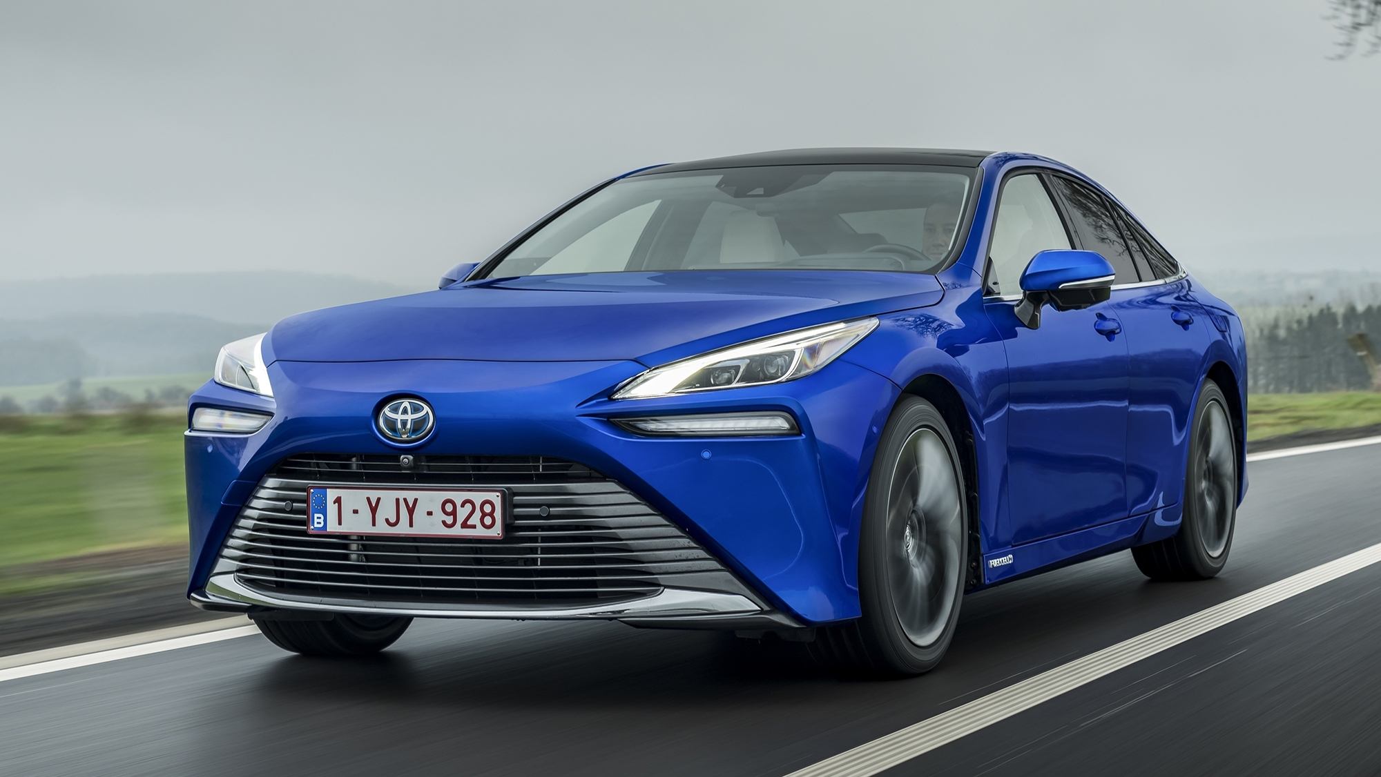 Toyota Mirai (versión 2024): Precio, medidas, motor, interior y maletero
