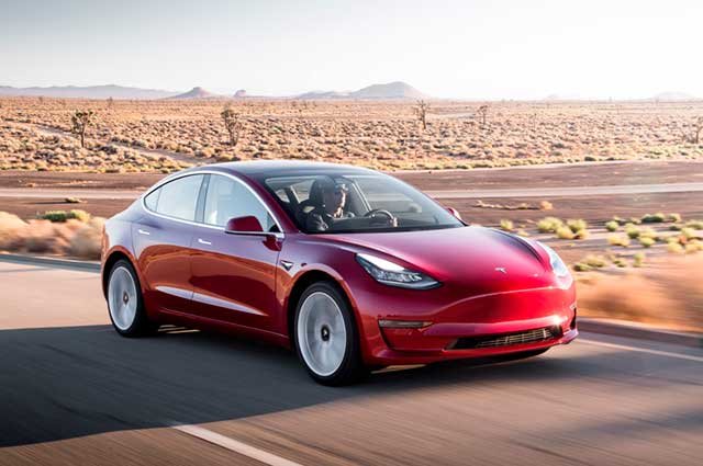 2017-Tesla-Model-3-front-three-quarter-in-motion-01