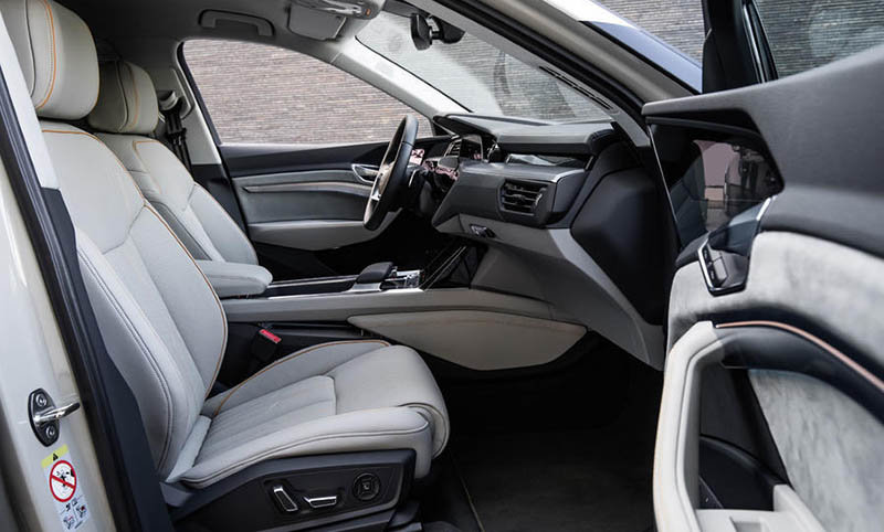 Cámaras y pantallsa que sustituye a los espejos retrovisores en el Audi e-tron