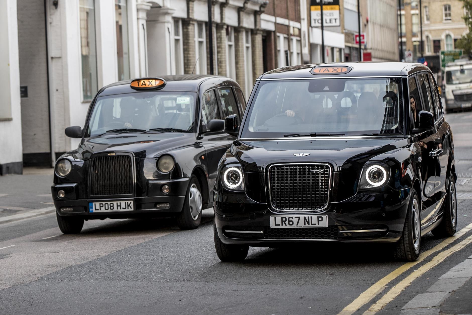 Taxi eléctrico de autonomía extendida LEVC TX, basado en el black cab londinense