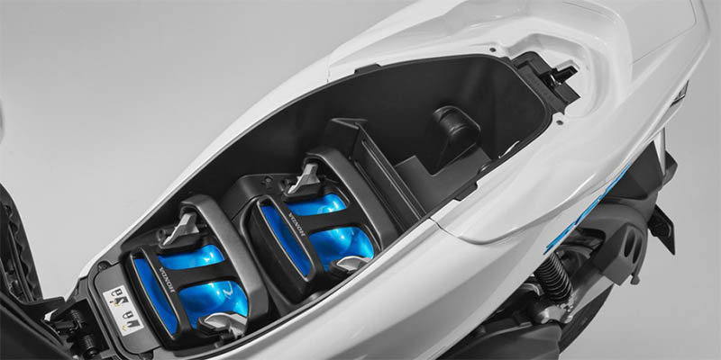 Las dos baterías de la Honda PCX Electric se sitúan debajo del asiento