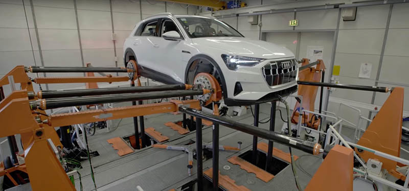 Pruebas de fiabilidad del sistema de suspensión del Audi e-tron