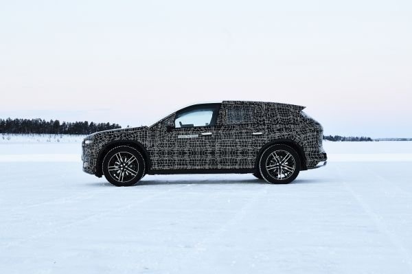 BMW-iNext-winter-testing-3