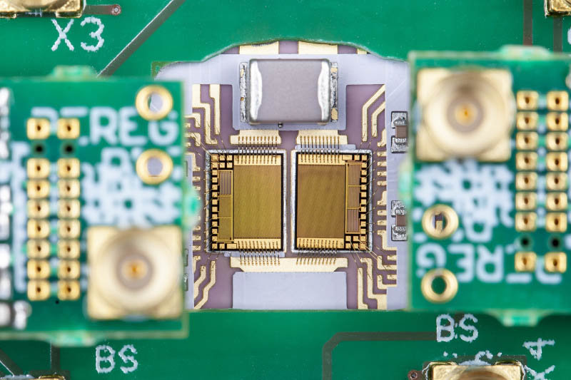 Circuitos de potencia de GaN con transistores integrados, controladores de compuerta, diodos y sensores de temperatura y monotorización. Fuente Fraunhofer IAF