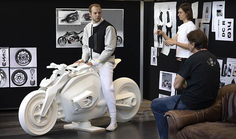 BMW Motorrad pasó del diseño a la realidad del concept de la BMW Vision DC Roadster