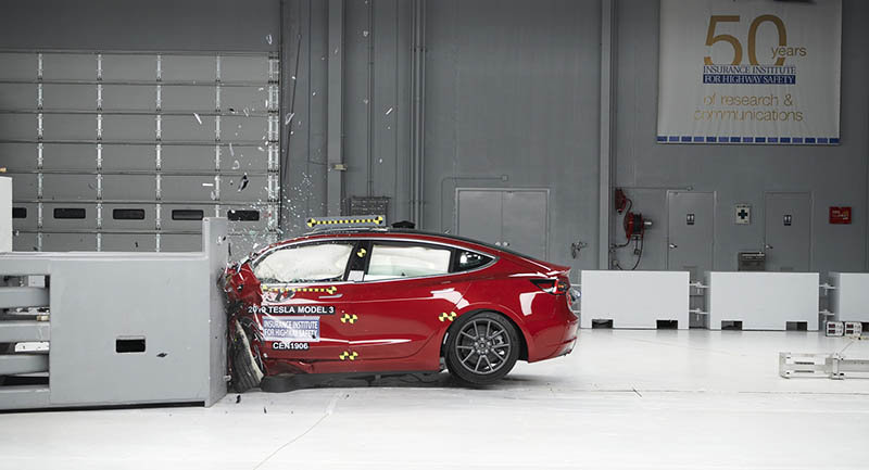 Small overlap test del IIDS sobre el Tesla Model 3
