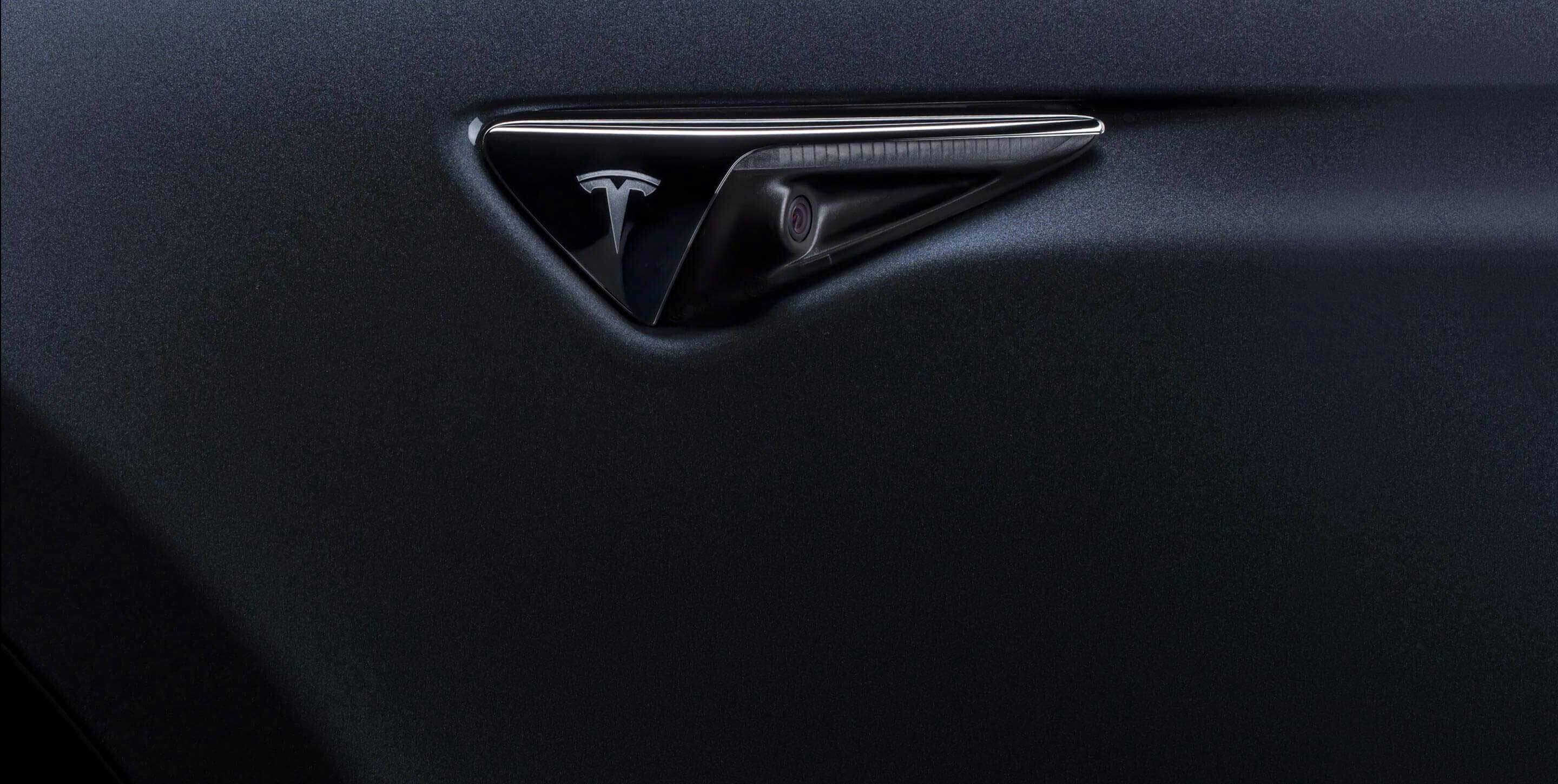 camara lateral trasera Tesla Autopilot