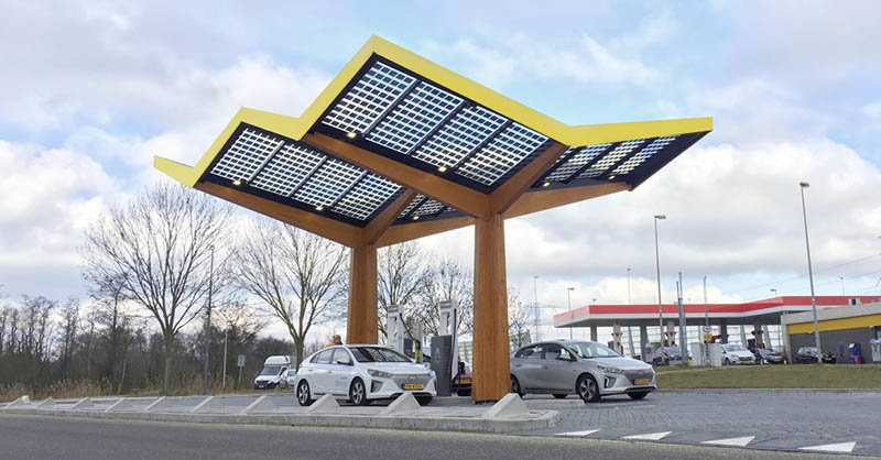 Estación de carga de 350 kW alimentada con energía solarcerca de Amsterdam