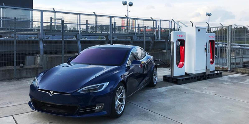 Tesla-Supercharger-Nurburing