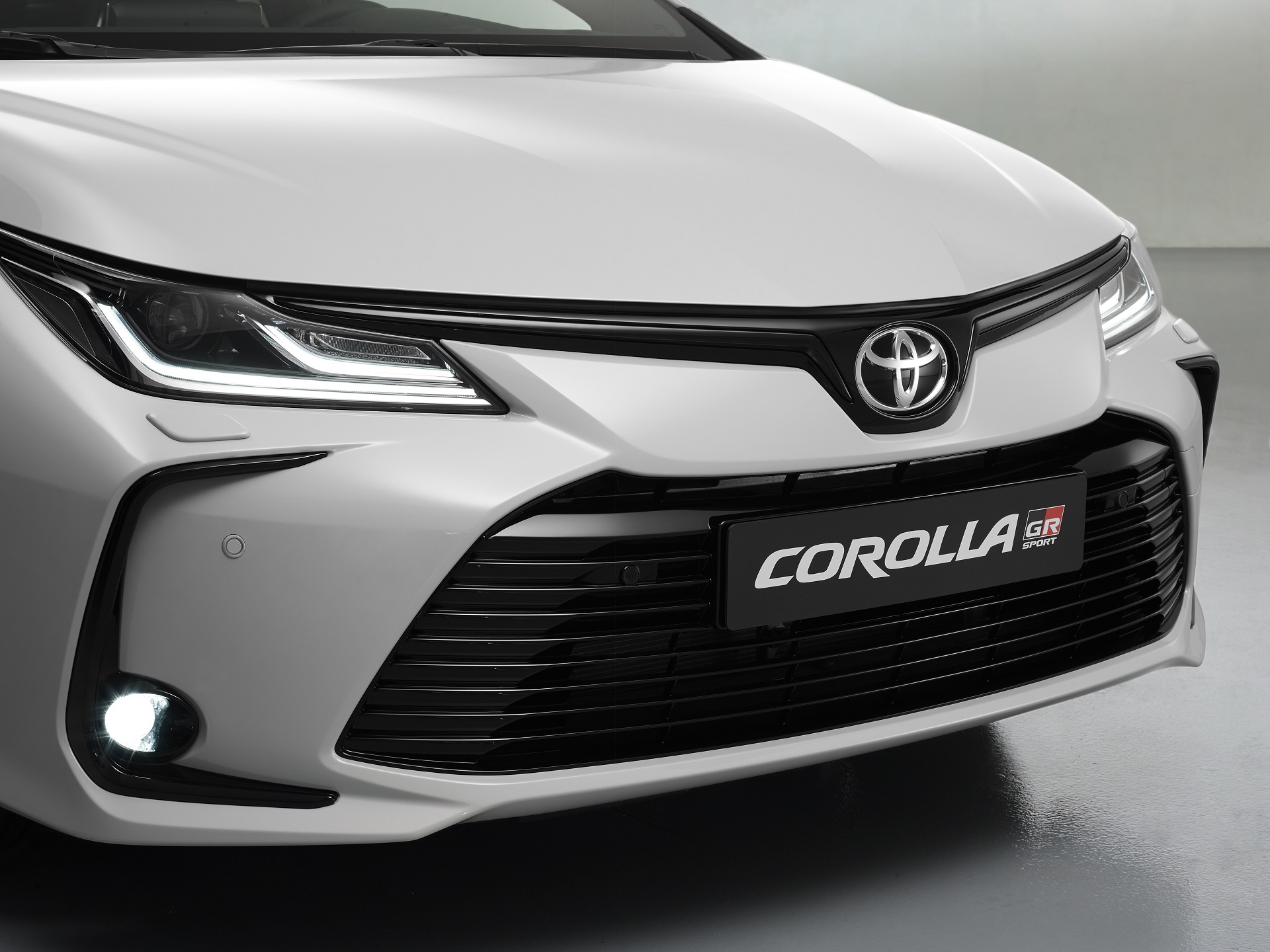 Toyota-Corolla-sedan-gr-sport (3)