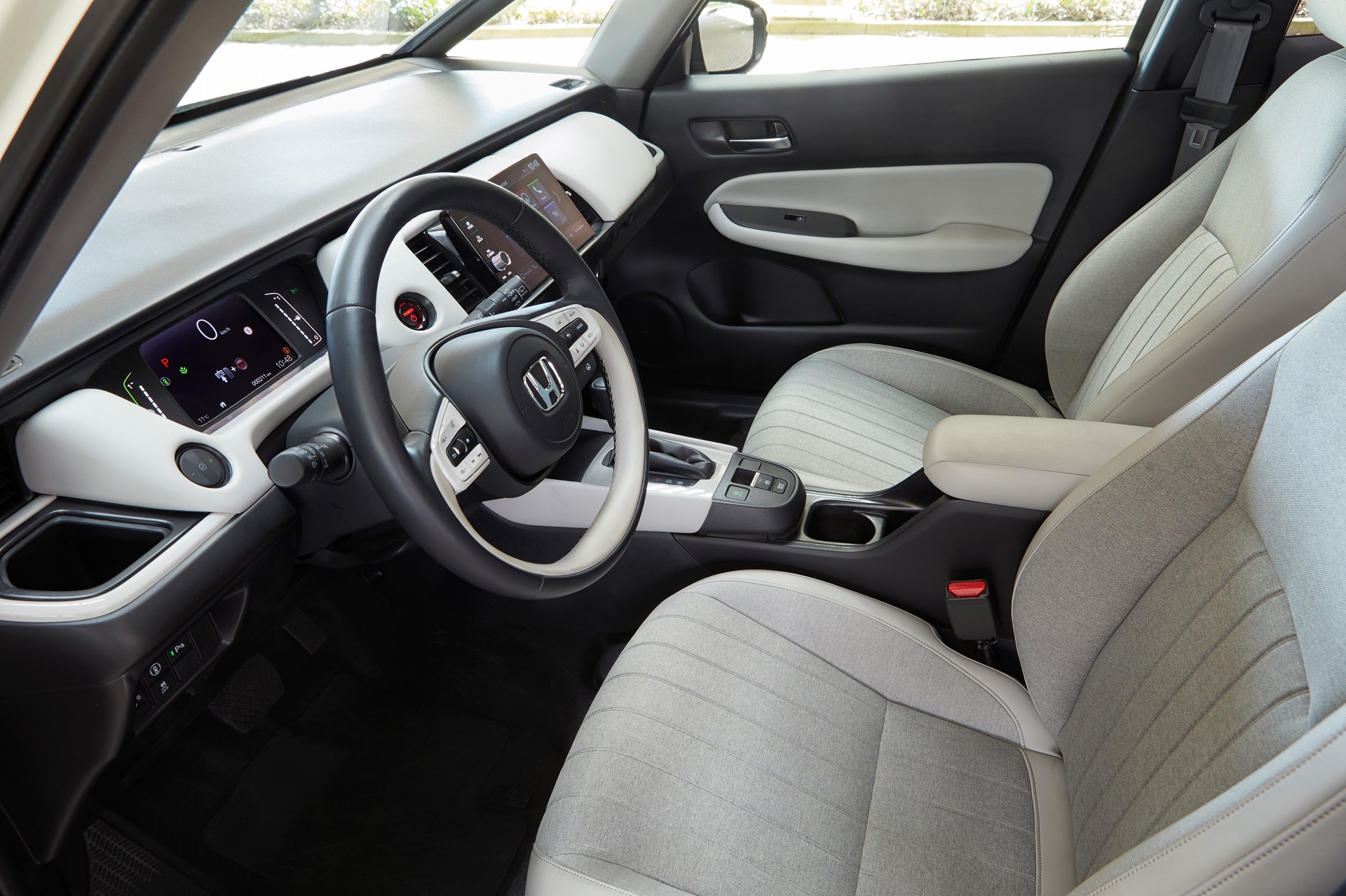 Honda-Jazz-e-HEV-interior-02