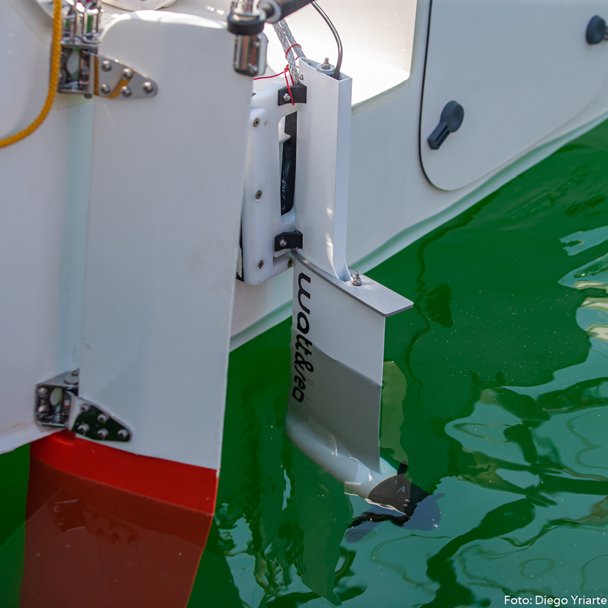 La tecnología más avanzada es la del hidrogenerador y lo utilizan todas las embarcaciones que hacen regatas oceánicas.