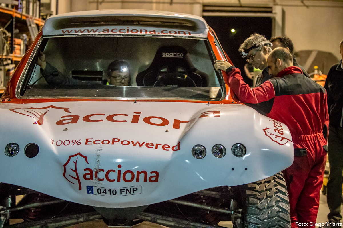 El Buggy Acciona en una de las etapas del Dakar