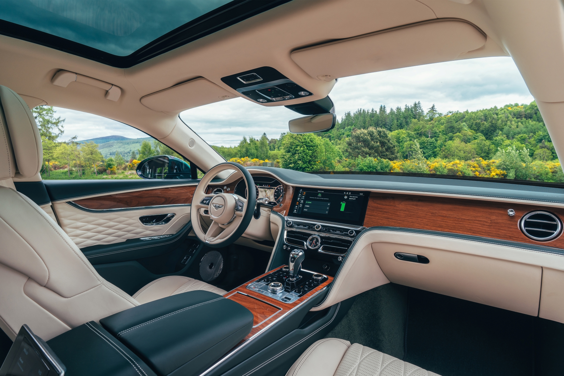Bentley-Flying-Spur-Hybrid-interior