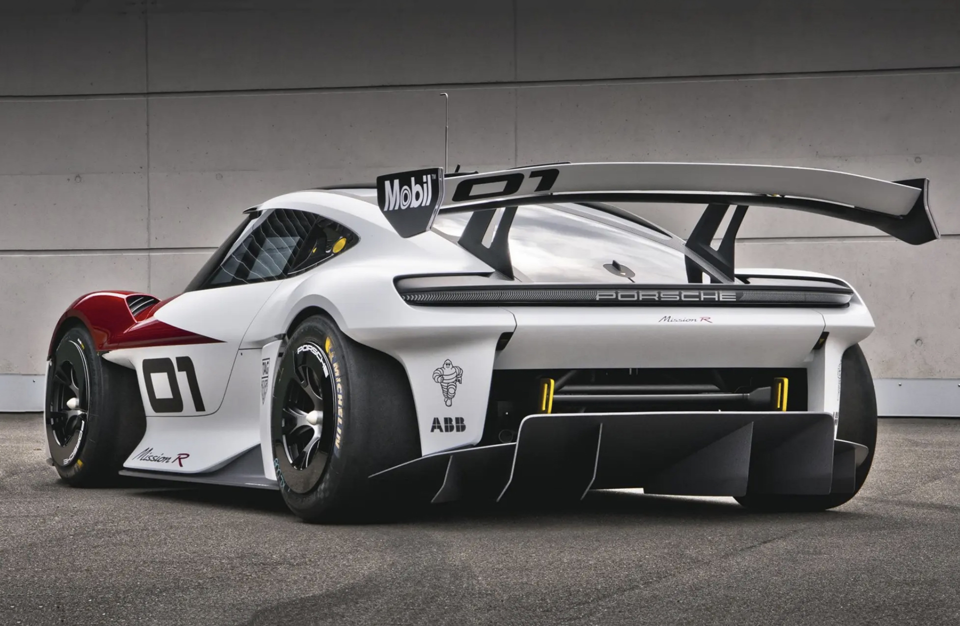 FOTO 6 - Porsche nos muestra un modelo eléctrico dedicado a competir en pista
