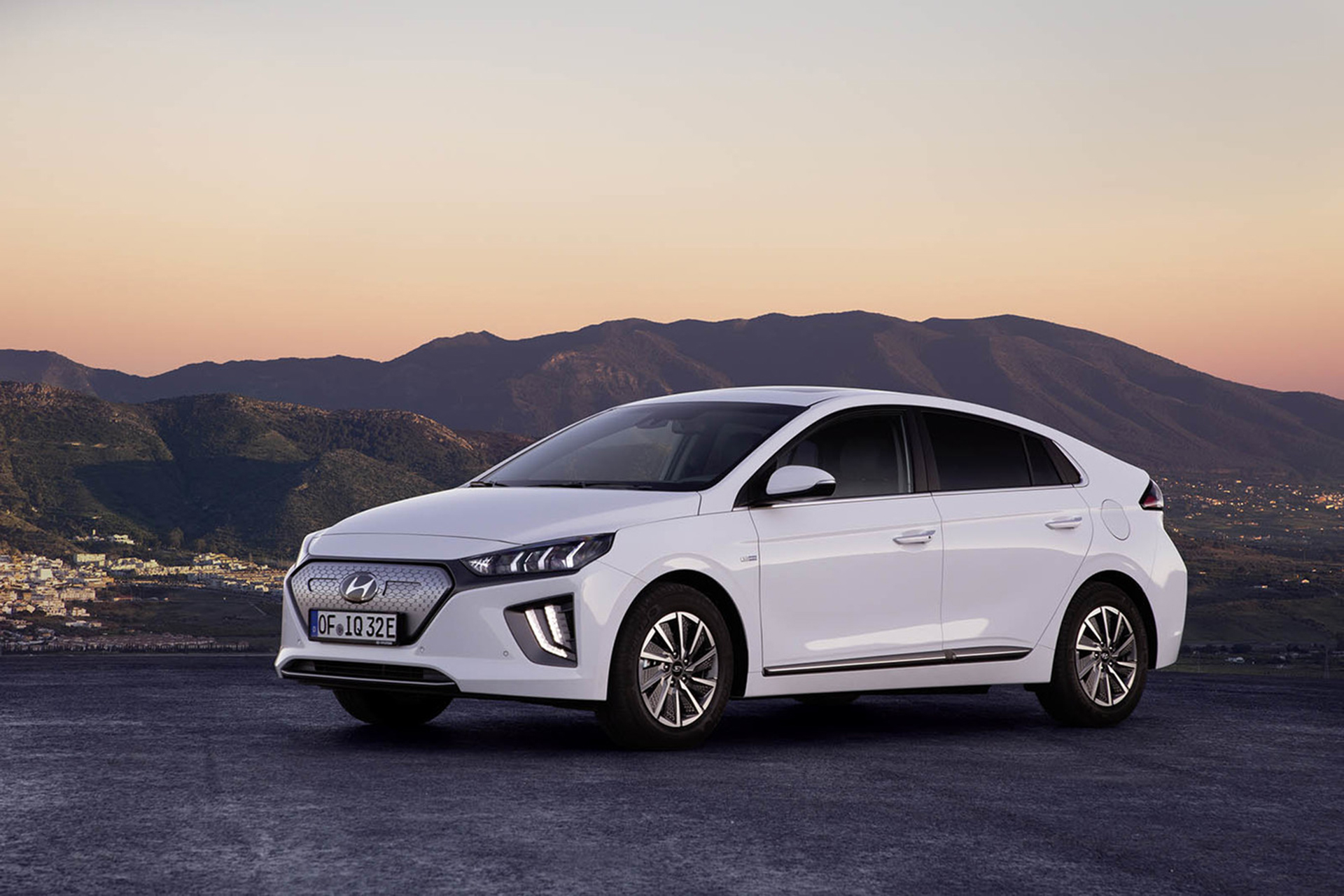 Modelos como el Hyundai IONIQ Eléctrico continúan ofreciendo unas importantes cifras de ventas