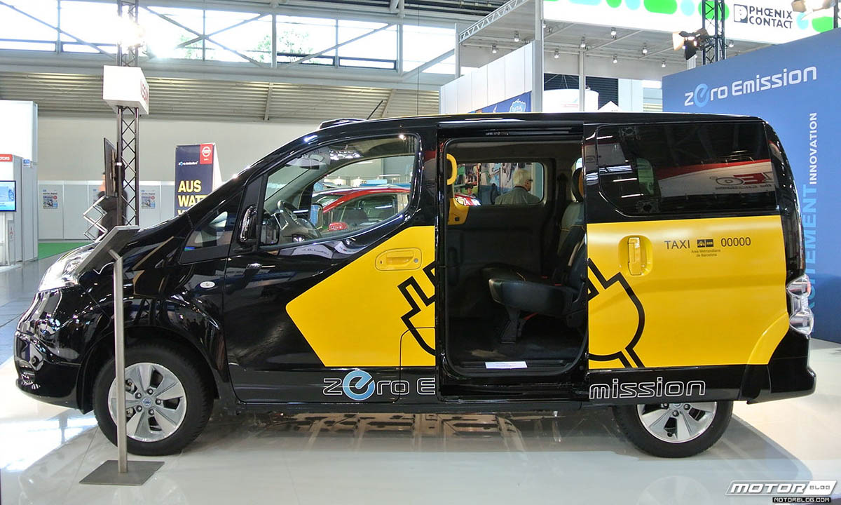 eCarTec Munich 2013: Nissan e-NV200 taxi