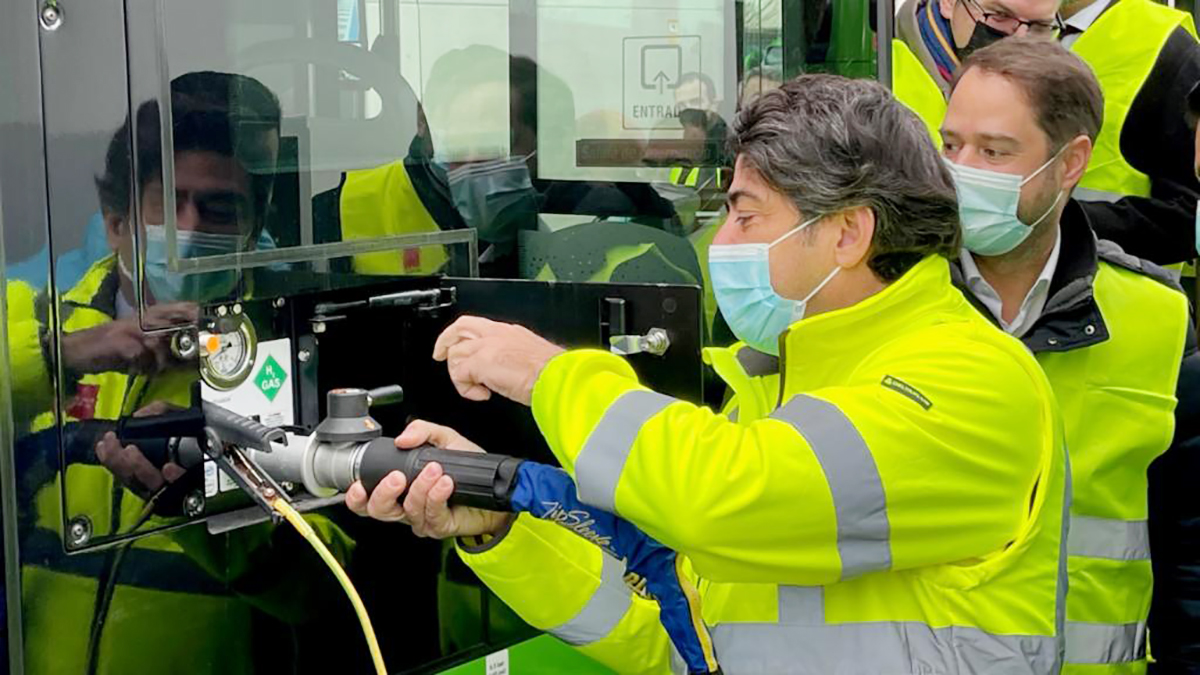 La Comunidad de Madrid pone en marcha el primer autobús impulsado con hidrógeno en la región