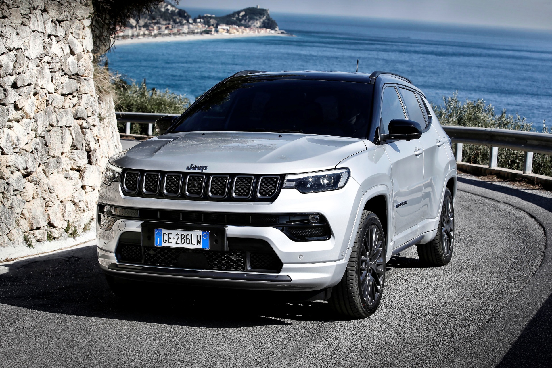 Jeep-compass-S-4xe_02