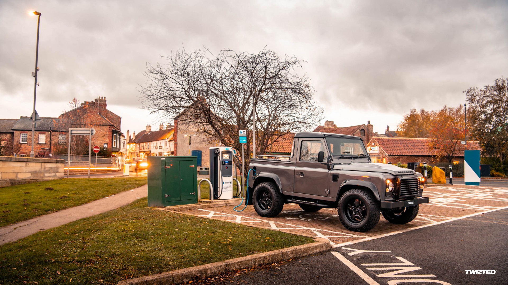 land-rover-defender-electrico-twisted_04