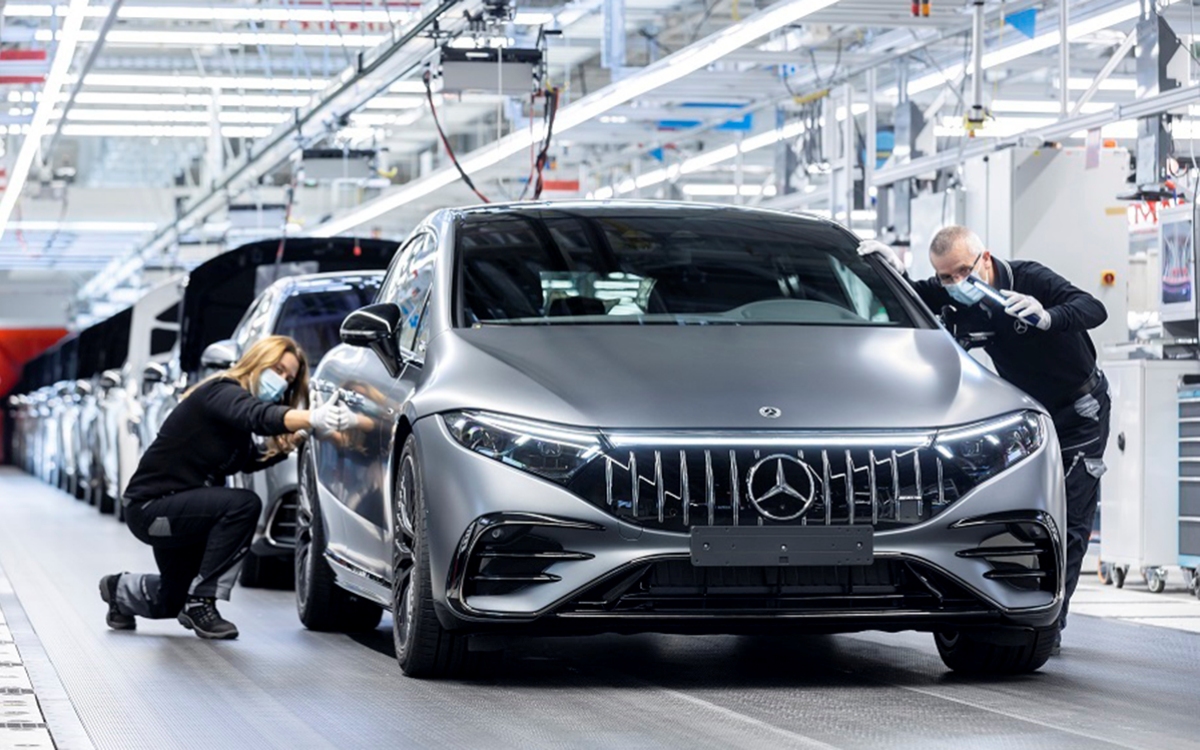 Los eléctricos de Mercedes se ensamblan junto a coches de mecánica térmica