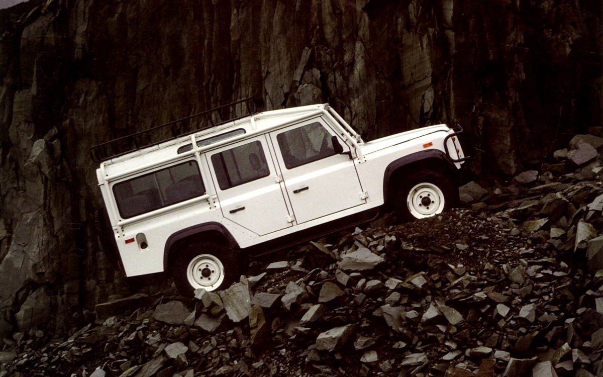 Land-Rover-Defender-Lateral