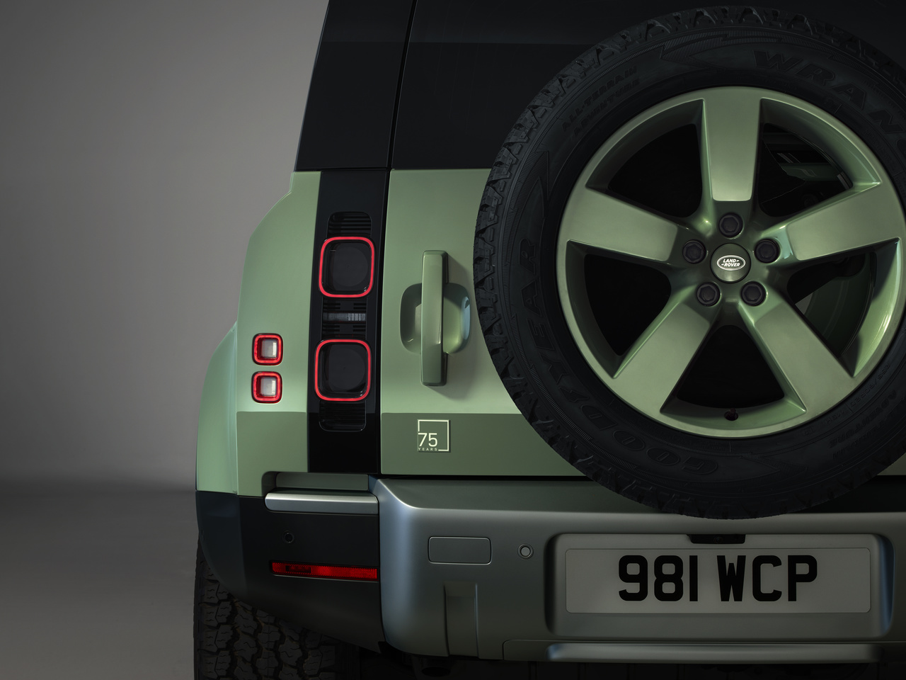 Land-Rover-Defender-75th-Limited-Edition_04