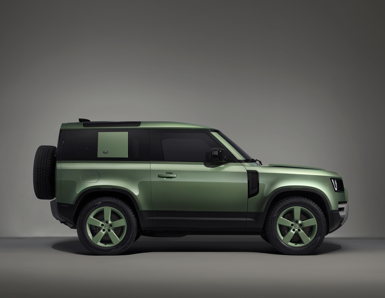 Land-Rover-Defender-75th-Limited-Edition_02