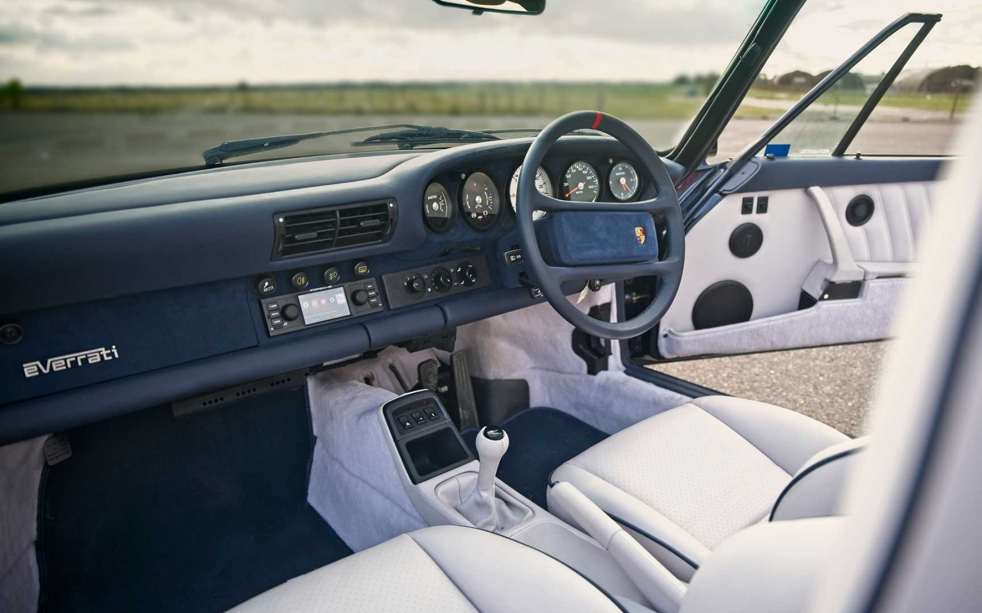 Porsche-964-Cabriolet-Everrati-Interior