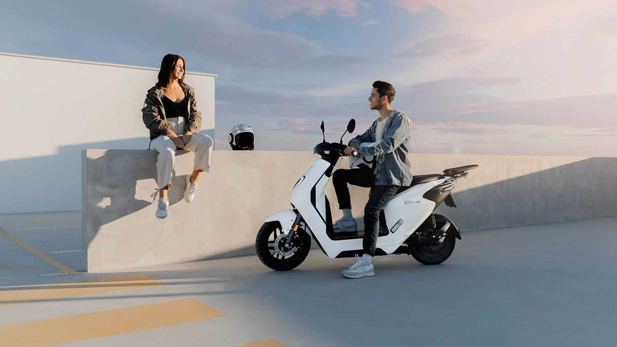 Honda EM1 e scooter electrico ciclomotor electrico eicma-interior2